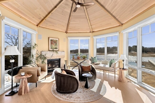 Building Photo - 67 Border St