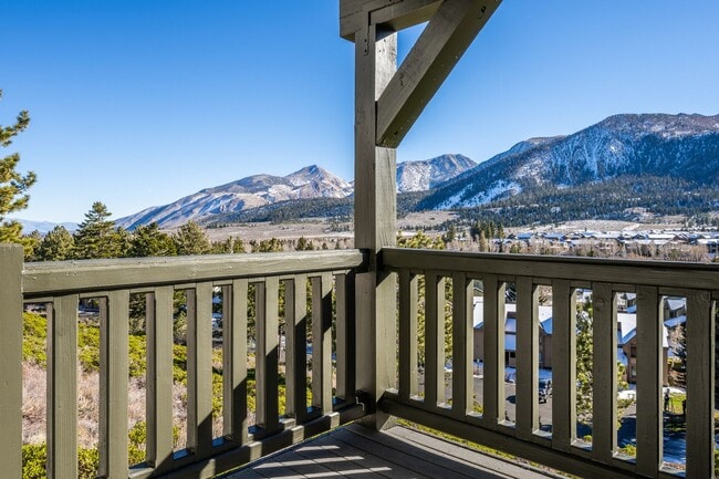 Building Photo - Mountain View Haven