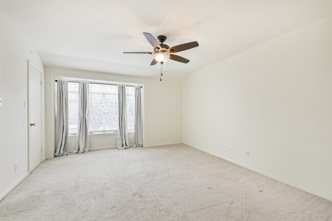 Building Photo - 2505 Watertown Mall St