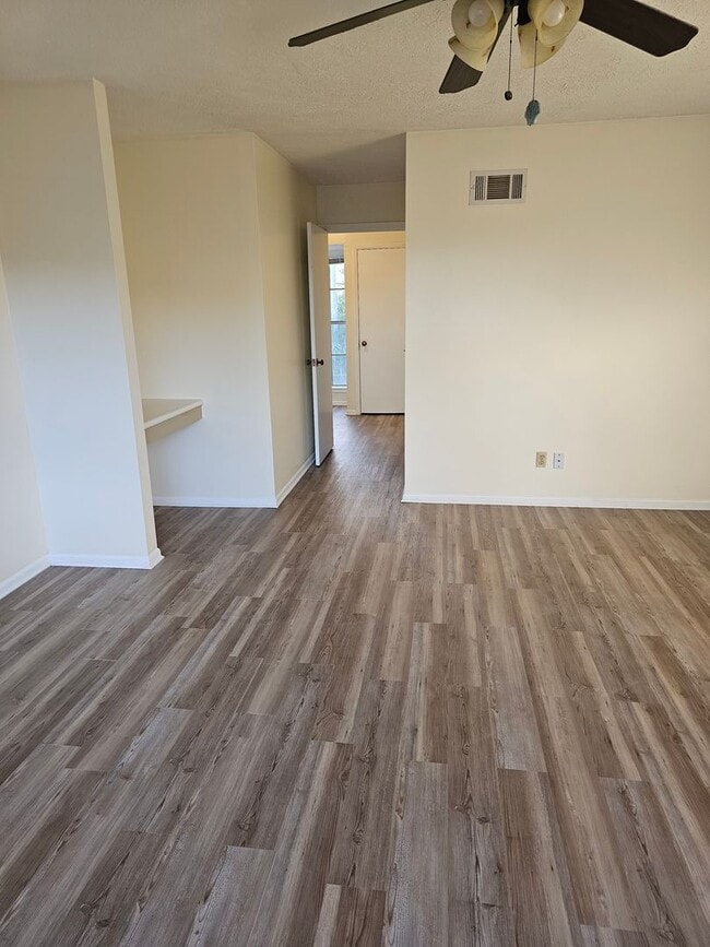 Building Photo - 59 Knollwood Cir