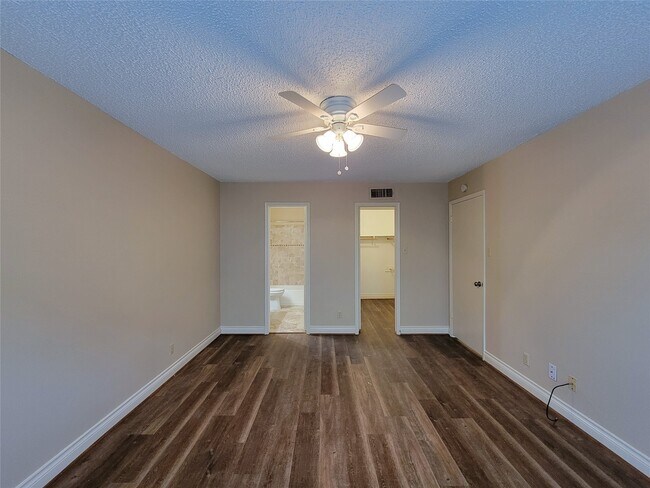 Building Photo - 700 Thicket Ln