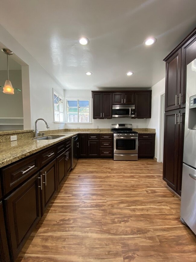 Building Photo - 2335 S Garth Ave