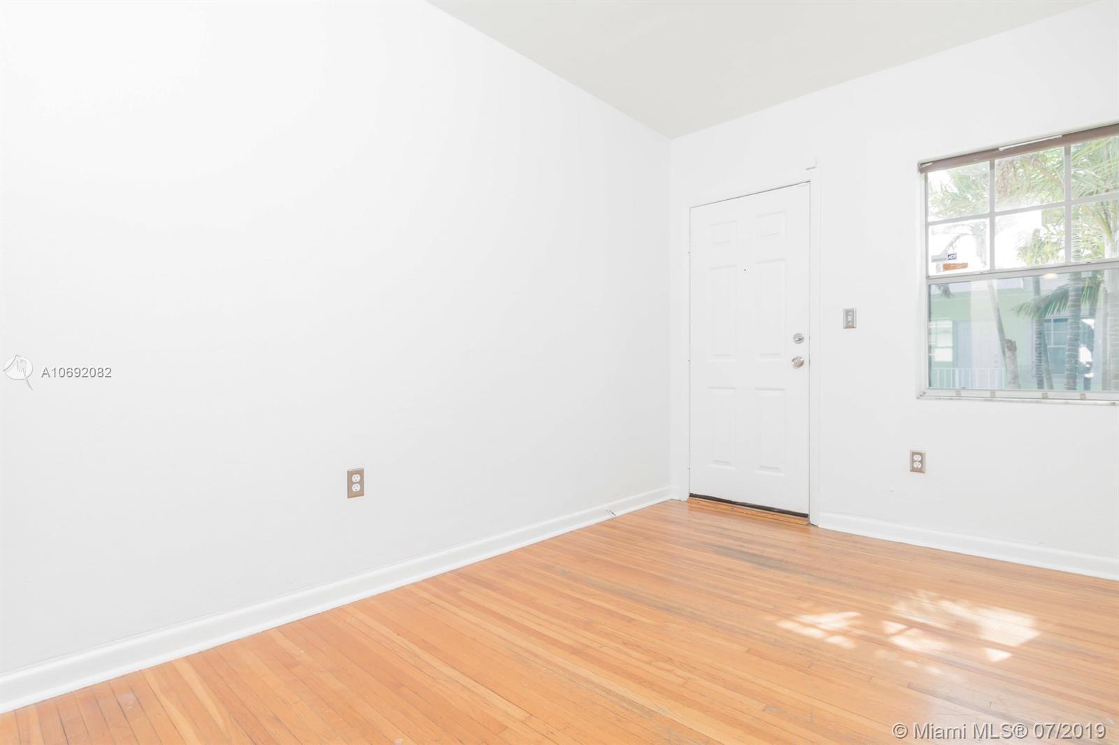 Building Photo - 915 8th St