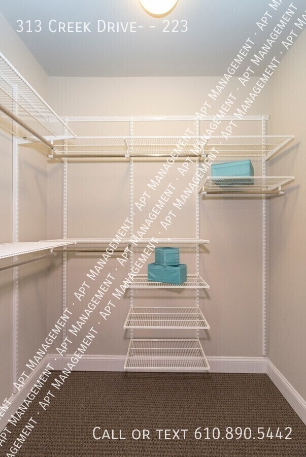 Building Photo - 313 Creek Dr