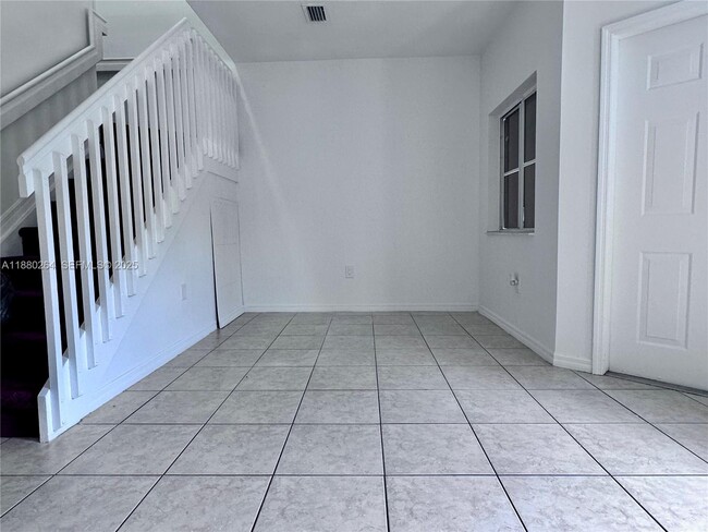 Building Photo - 1631 SE 30th St