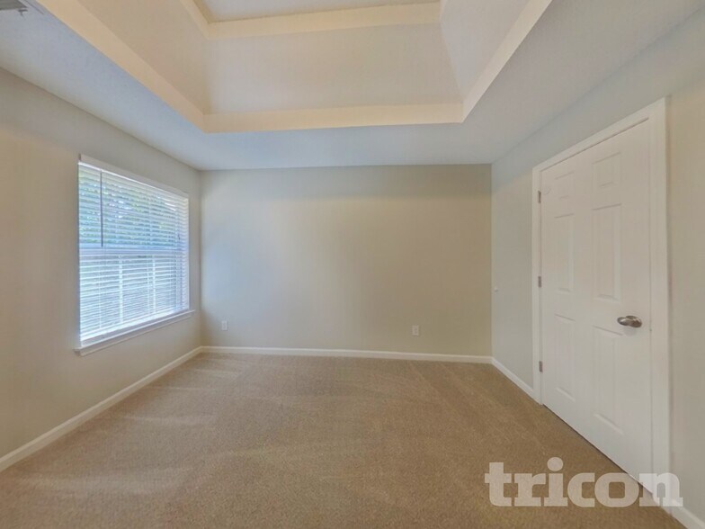 Building Photo - 2880 Chilhowee Dr