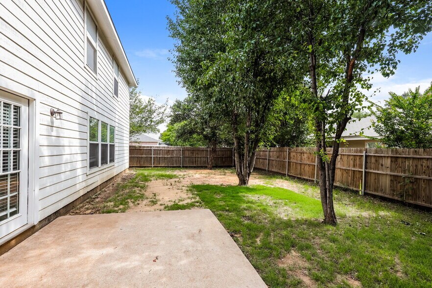 Building Photo - 2216 Overlook Ln