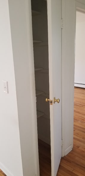 Building Photo - 401 US-22