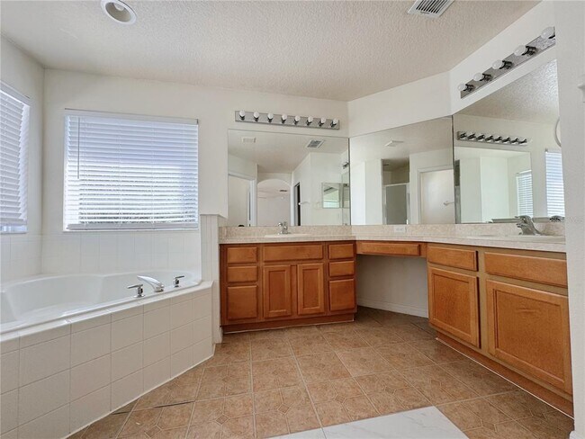 Building Photo - 13754 Amelia Pond Dr