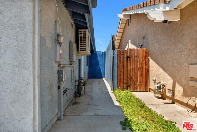 Building Photo - 7703 Baird Ave