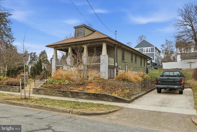 Building Photo - 2400 Valley Way