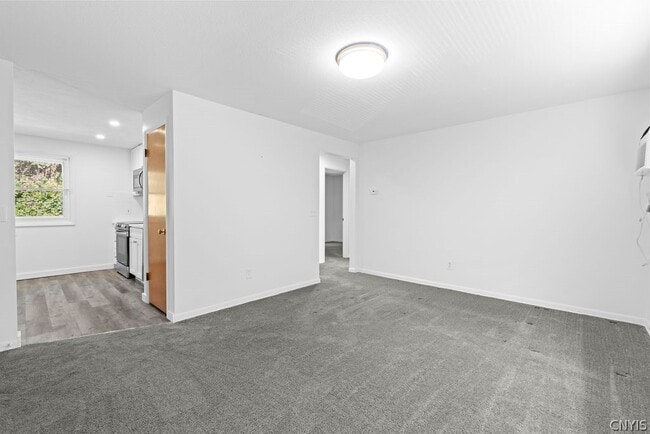 Building Photo - 330 Draper Ave