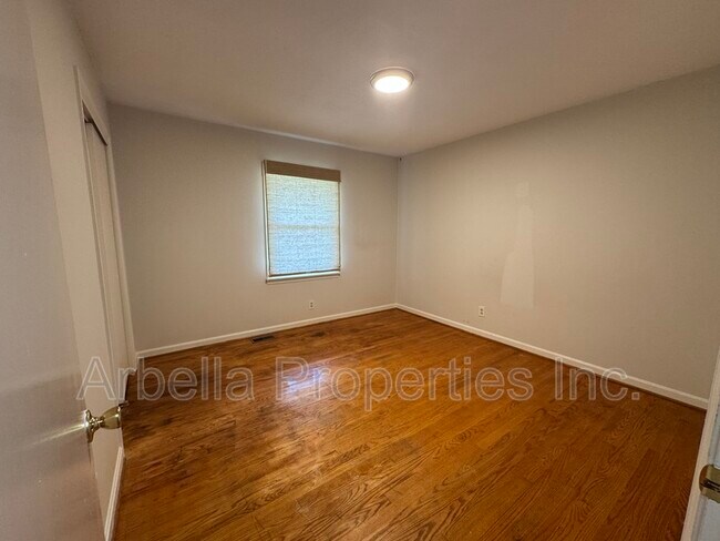 Building Photo - 1713 Seward Dr