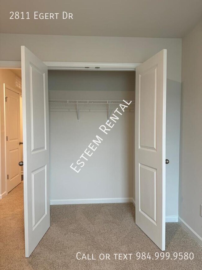 Building Photo - 2811 Egert Dr