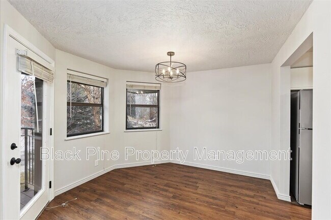 Building Photo - 3675 S Gekeler Ln