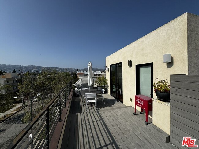 Building Photo - 140 S Hayworth Ave