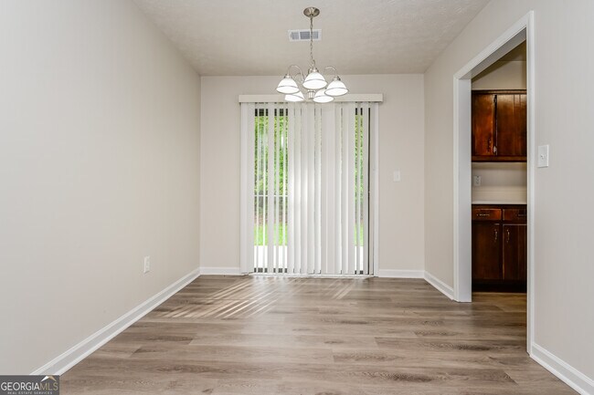 Building Photo - 2140 Teri Ln SE