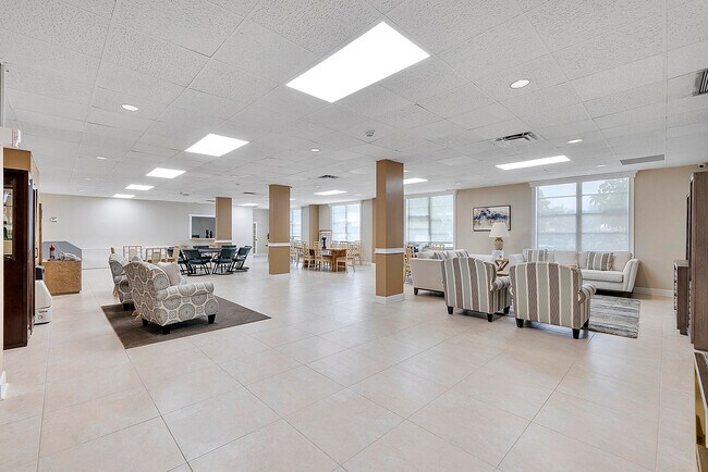 Building Photo - 2851 S Ocean Blvd