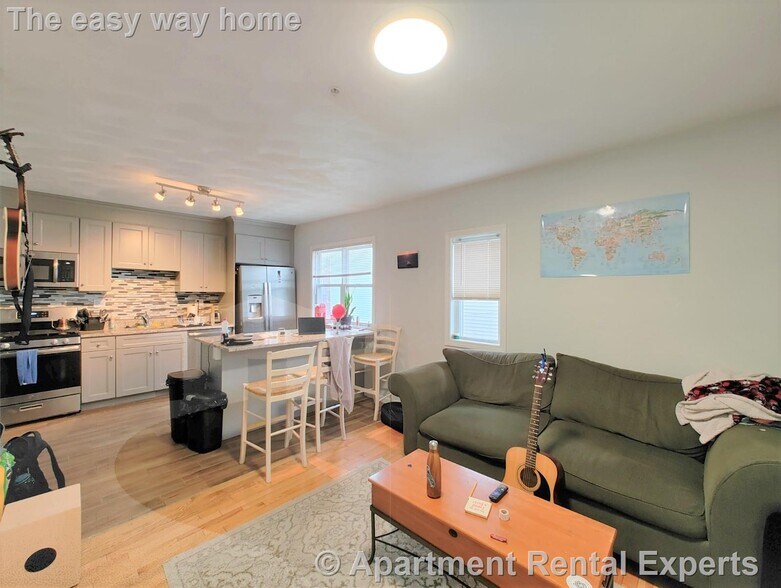 Building Photo - 50 Derby St