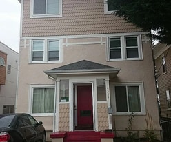 Building Photo - 4333 Phinney Ave N