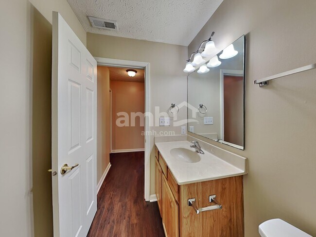 Building Photo - 11 Fillmore Way