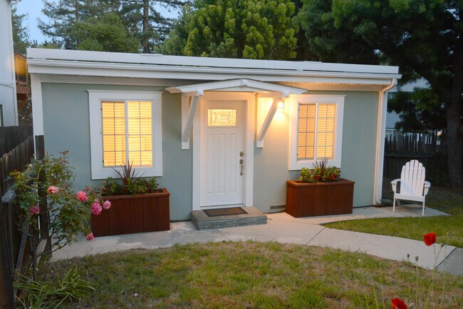 Building Photo - 2835 Whipple Ave