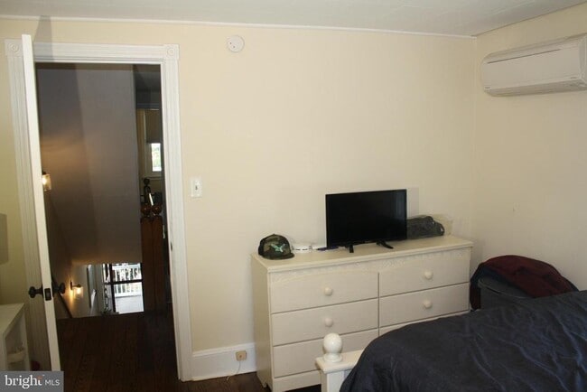 Building Photo - 820 W Bridge St