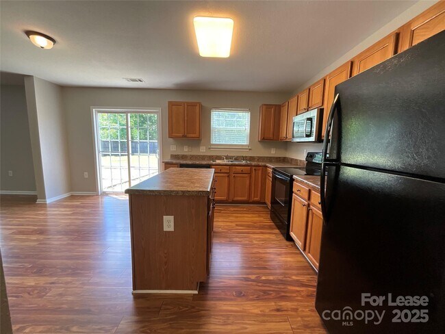 Building Photo - 1417 River Run Rd