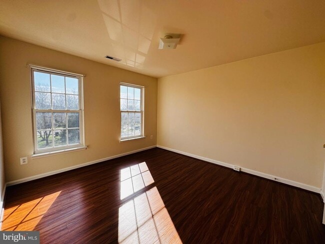 Building Photo - 43776 Smith Ferry Square