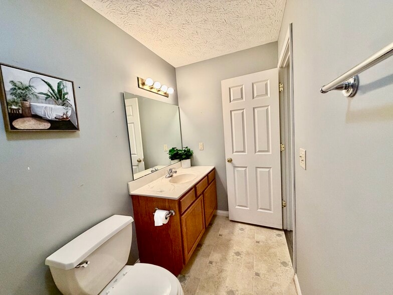 full bath #1 - 1402 Crusade Dr