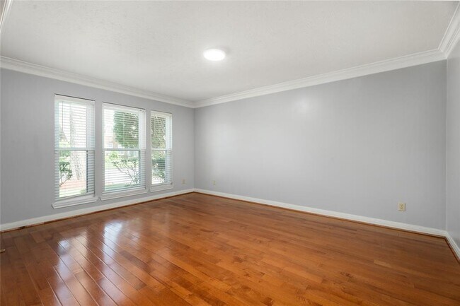 Building Photo - 15127 Greenleaf Ln