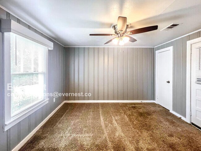 Building Photo - 3 Bed, 1 Bath Home with Great Comforts / C...