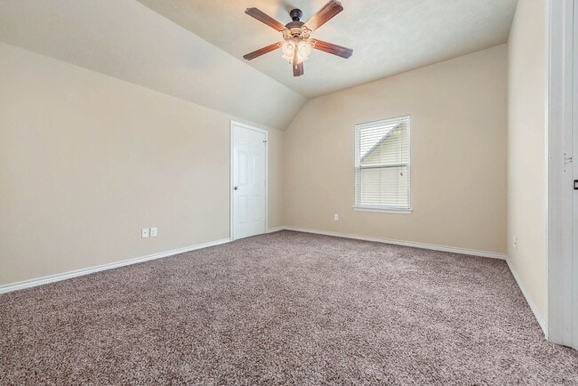 Building Photo - August Pre-Lease!! 4 Bedrooom/4 Bathroom C...