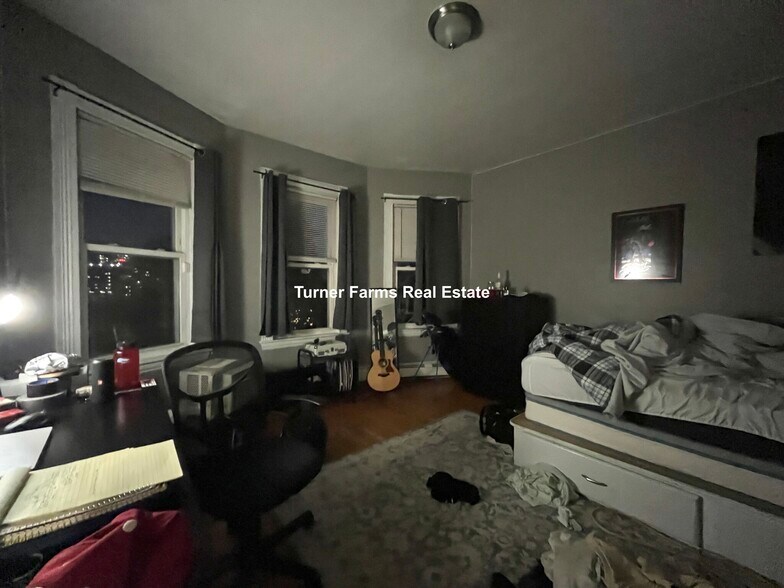 Primary Photo - 168 Hillside St