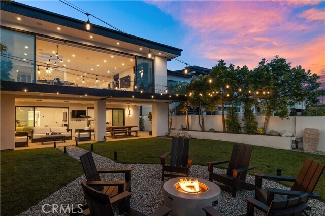 Building Photo - 807 N Paulina Ave