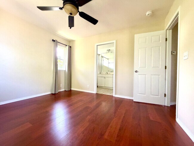 Building Photo - 75-654-654 Lalii Pl