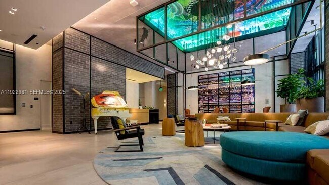 Building Photo - 121 NE 34th St