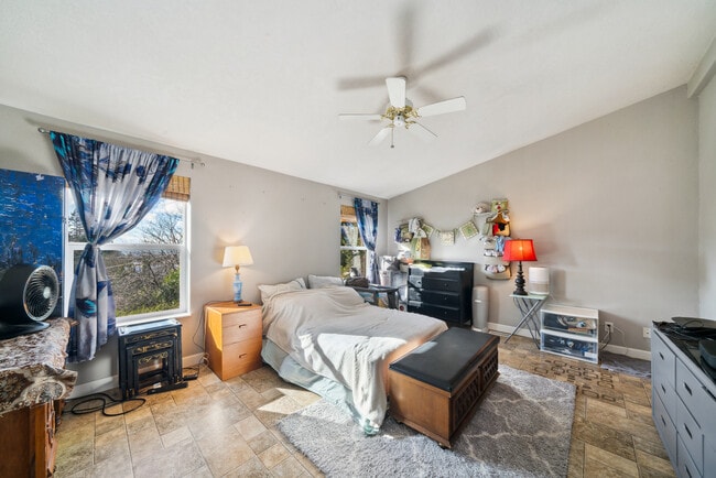 Building Photo - Bay City