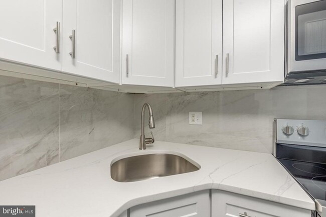 Building Photo - 1929 The Woods II