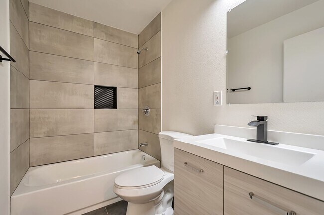 Building Photo - Huge 2 Story Home in Prime ASU neighborhood