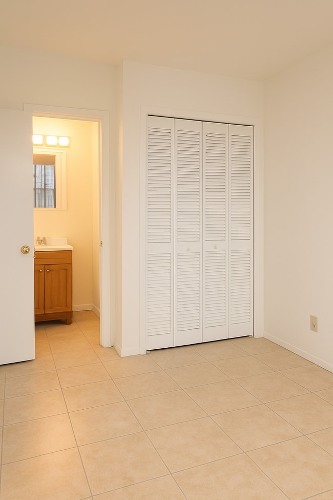 Building Photo - 411 Banana Cay Dr