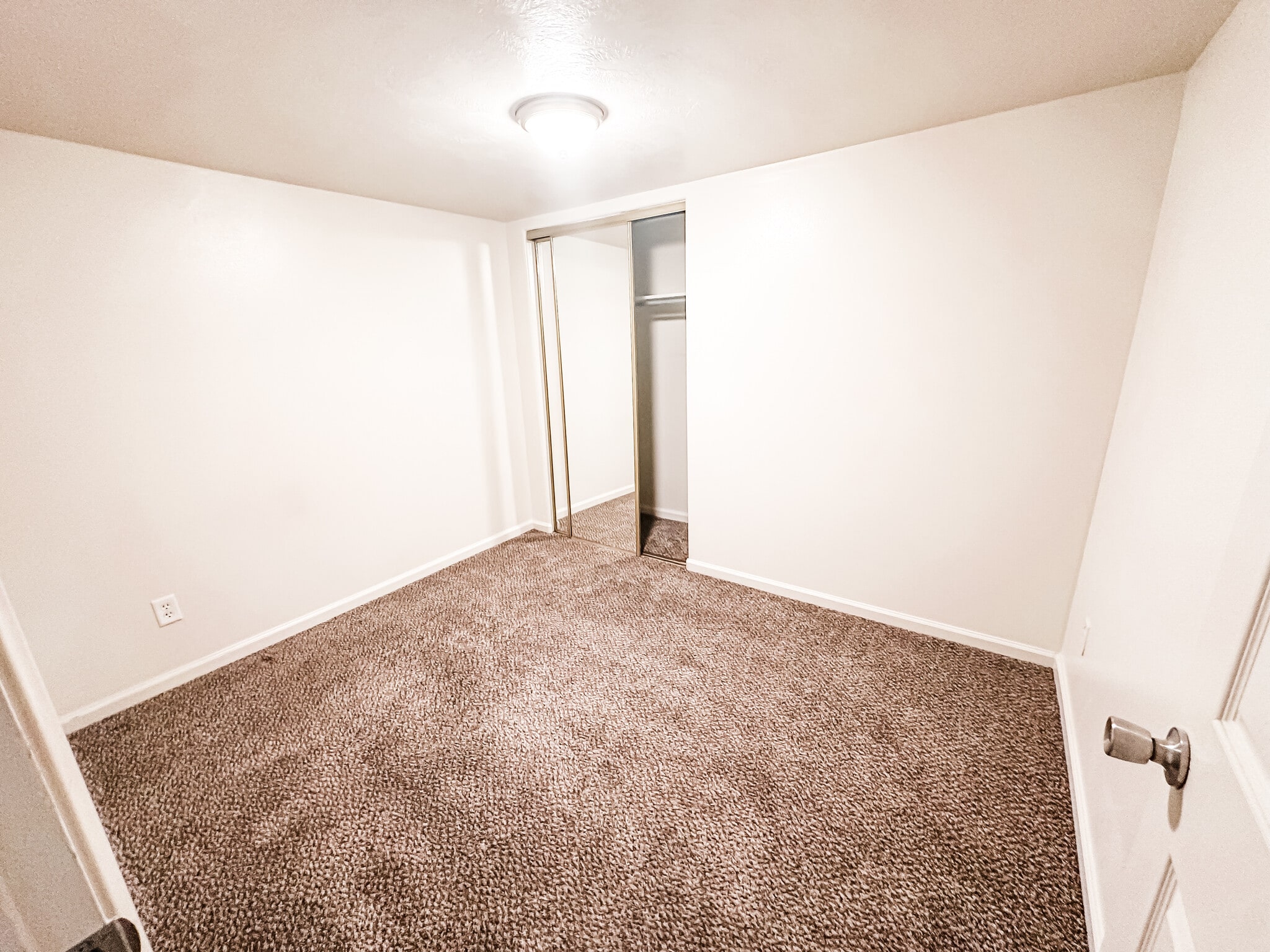 Building Photo - 29 E 300 N
