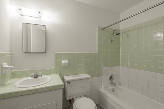 Building Photo - 2105 Avenue N