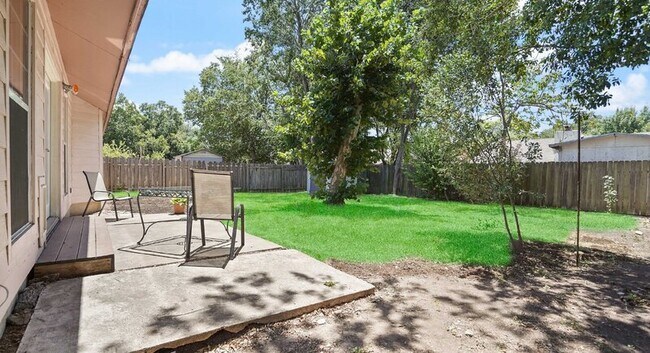 Building Photo - 4611 Cedargrove Dr