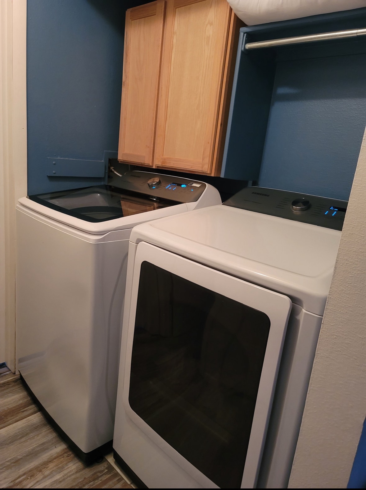 In unit washer and dryer - 128 W Rockrimmon Blvd