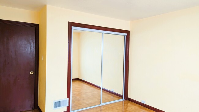 Building Photo - 18 Roemer Way