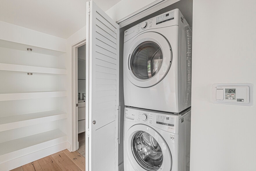 Building Photo - 939 Palm Ave