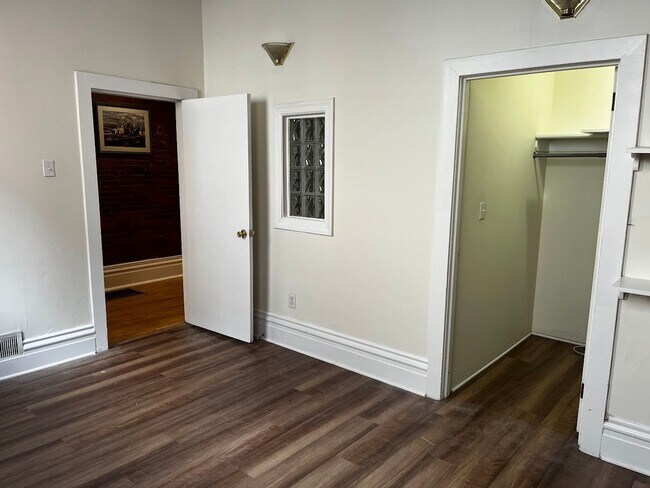 Building Photo - 2120 E Carson St