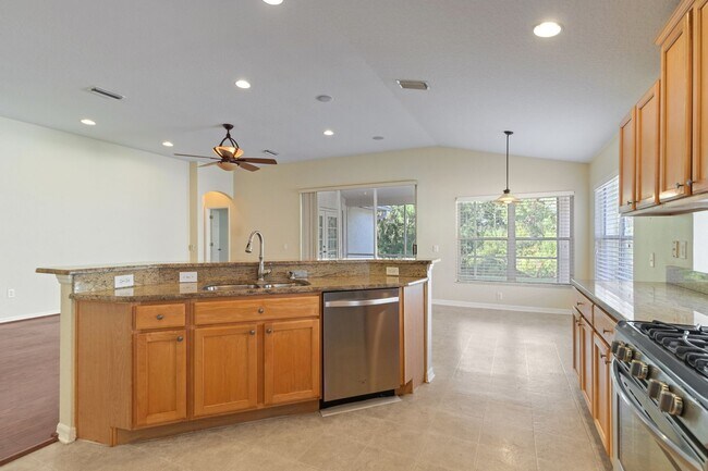 Building Photo - 4 bed, 2 Bath New Tampa Home for Lease!