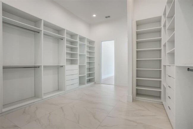 Building Photo - 16110 Pendio Dr
